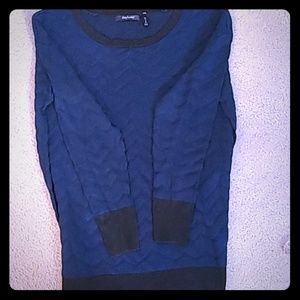 Cute sweater with blue and black zigzag pattern
